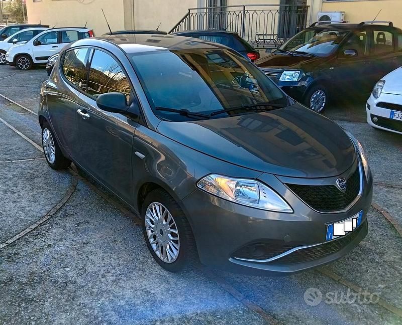 Usata Lancia Ypsilon 69 CV (50 kW) 2016 Grigio Utilitaria
