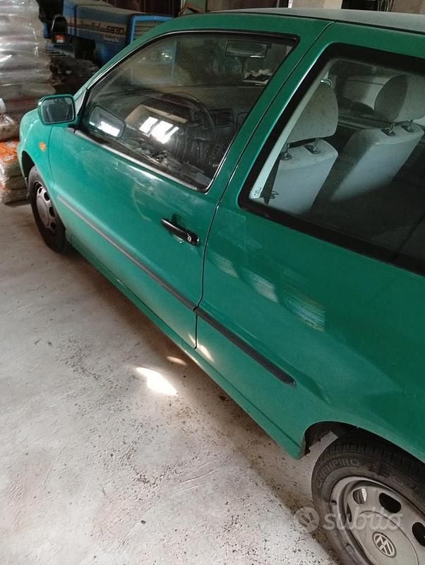 Usata VW Polo 50 CV (36 kW) 1997 Verde Berlina