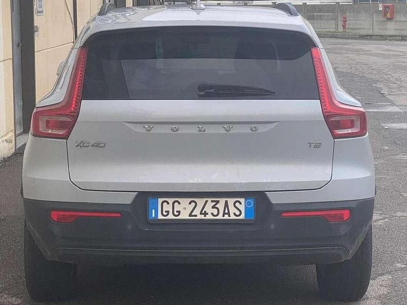 Usata Volvo XC40 Momentum 129 CV (94 kW) 2021 Bianco SUV
