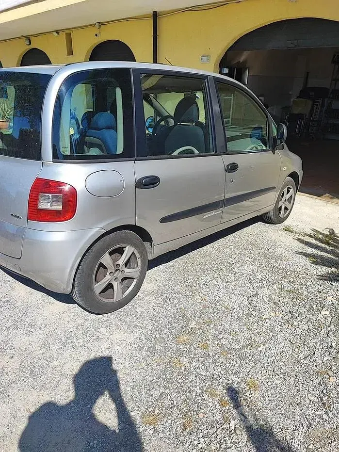 Usata Fiat Multipla 120 CV (88 kW) 2006 Grigio Monovolume