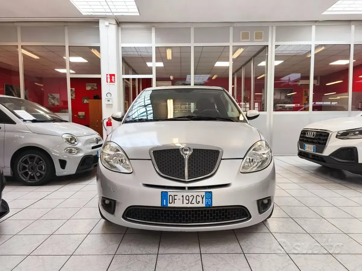 Usata Lancia Ypsilon 60 CV (44 kW) 2007 Grigio Utilitaria