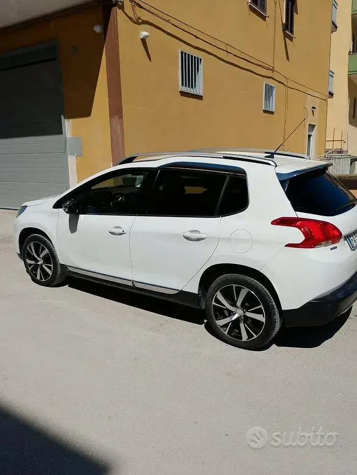 Usata Peugeot 2008 115 CV (84 kW) 2015 Bianco SUV