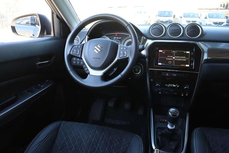 Usata Suzuki Vitara Comfort 129 CV (94 kW) 2024 Grigio SUV