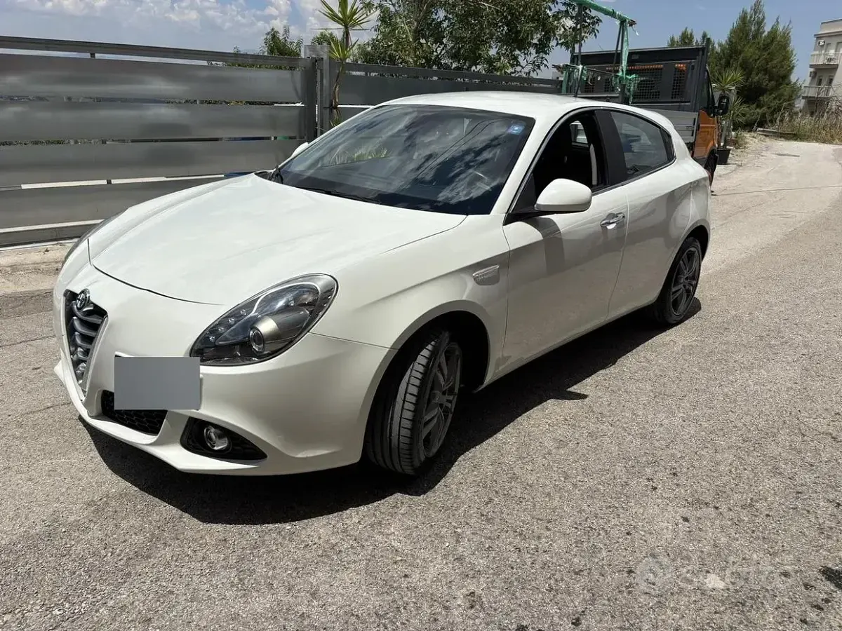 Usata Alfa Romeo Giulietta 105 CV (77 kW) 2014 Bianco Utilitaria