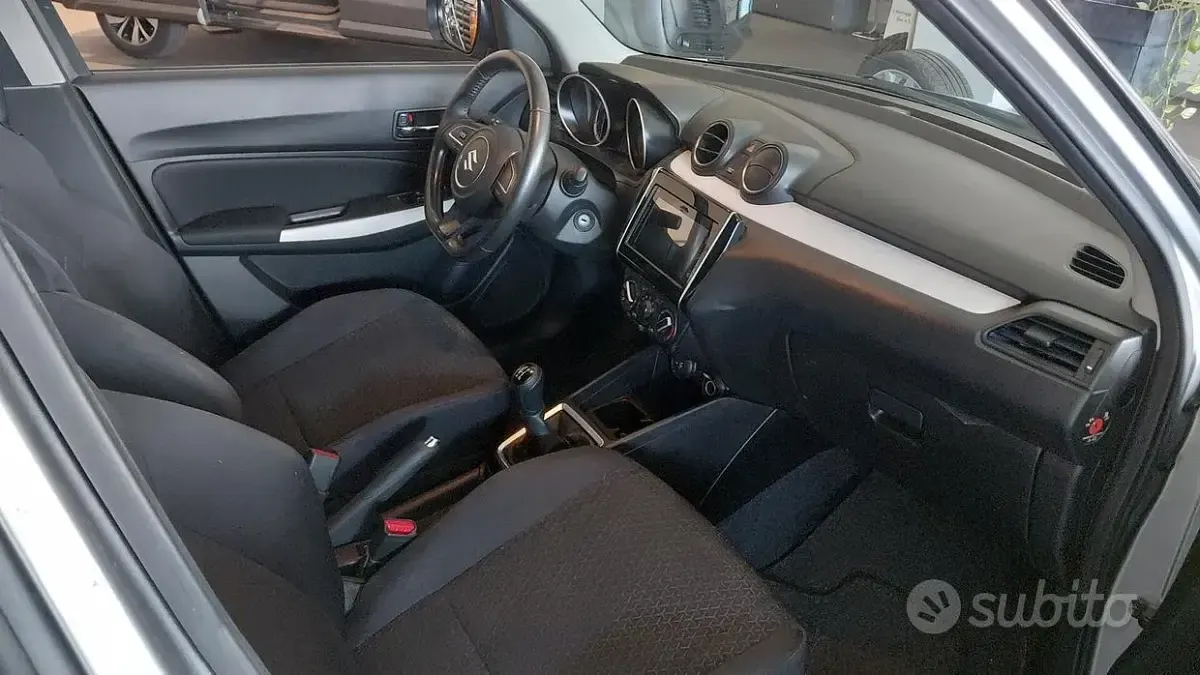 Usata Suzuki Swift 90 CV (66 kW) 2020 Grigio Utilitaria