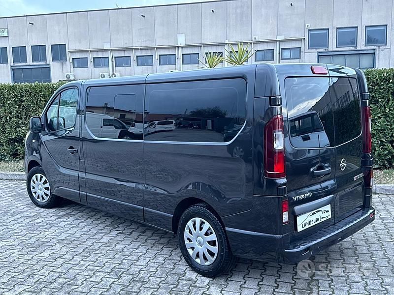 Usata Opel Vivaro 145 CV (106 kW) 2015 Nero Monovolume