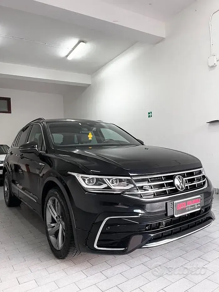 Usata VW Tiguan R-line 150 CV (110 kW) 2023 Nero SUV