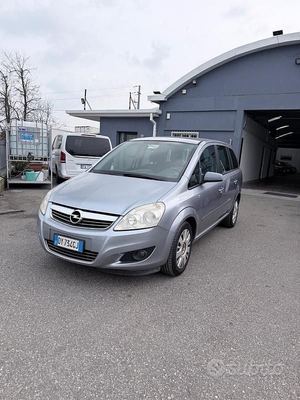Usata Opel Zafira 94 CV (69 kW) 2009 Grigio Monovolume