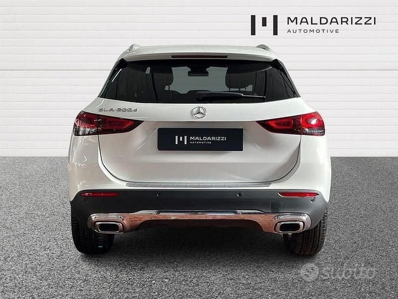 Usata Mercedes GLA200 150 CV (110 kW) 2022 Bianco SUV