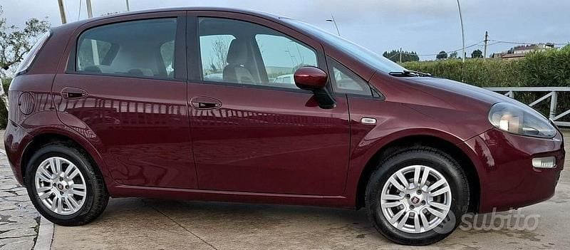 Usata Fiat Grande Punto 78 CV (57 kW) 2012 Rosso Utilitaria