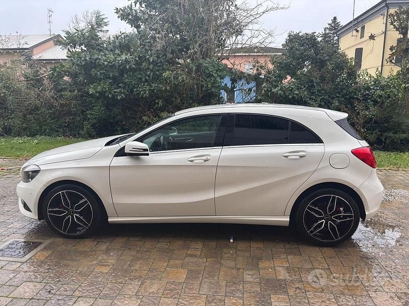 Usata Mercedes A180 110 CV (80 kW) 2013 Bianco Utilitaria