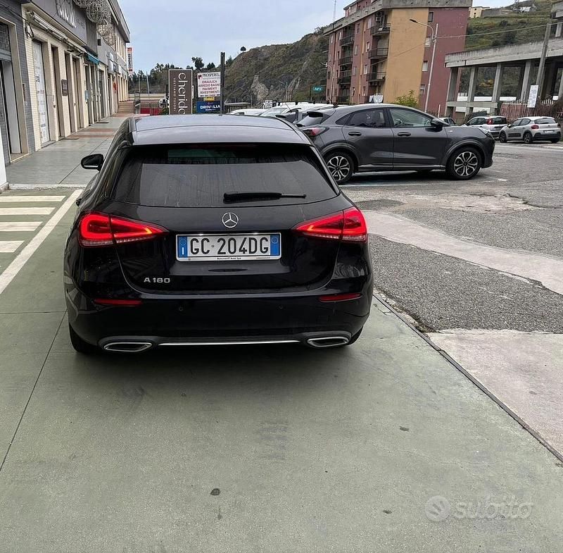 Usata Mercedes A180 136 CV (100 kW) 2019 Nero Berlina