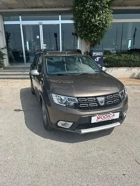 Usata Dacia Sandero Stepway 95 CV (69 kW) 2020 Grigio SUV