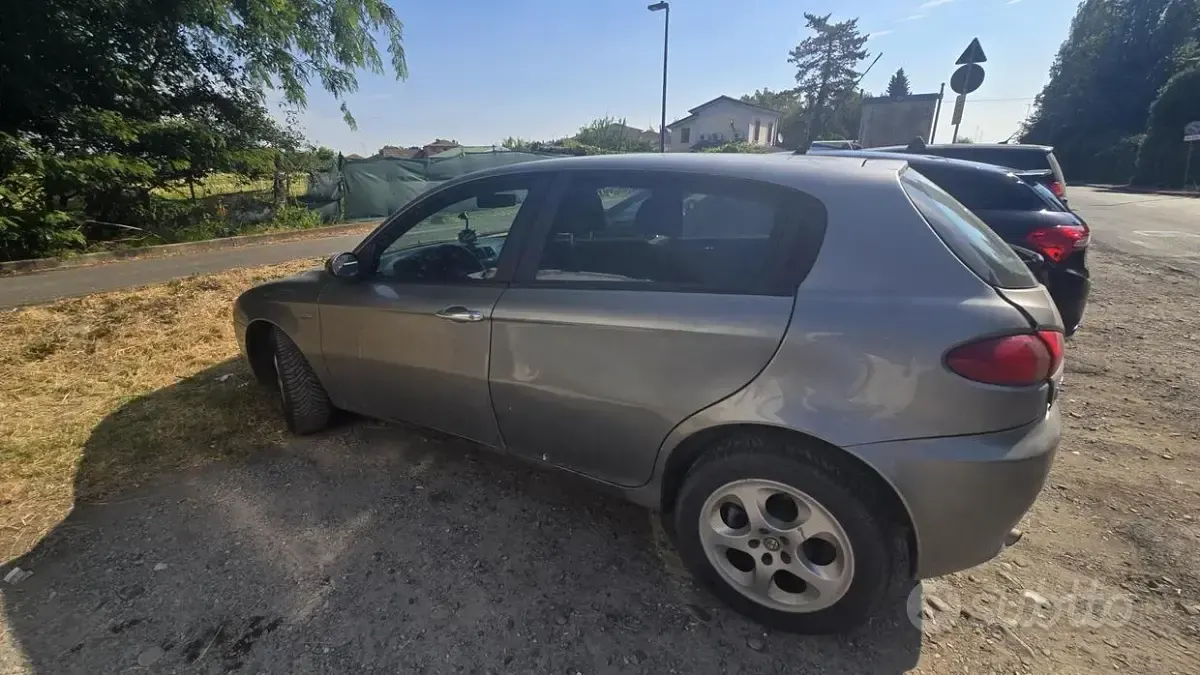 Usata Alfa Romeo 147 105 CV (77 kW) 2007 Grigio Utilitaria