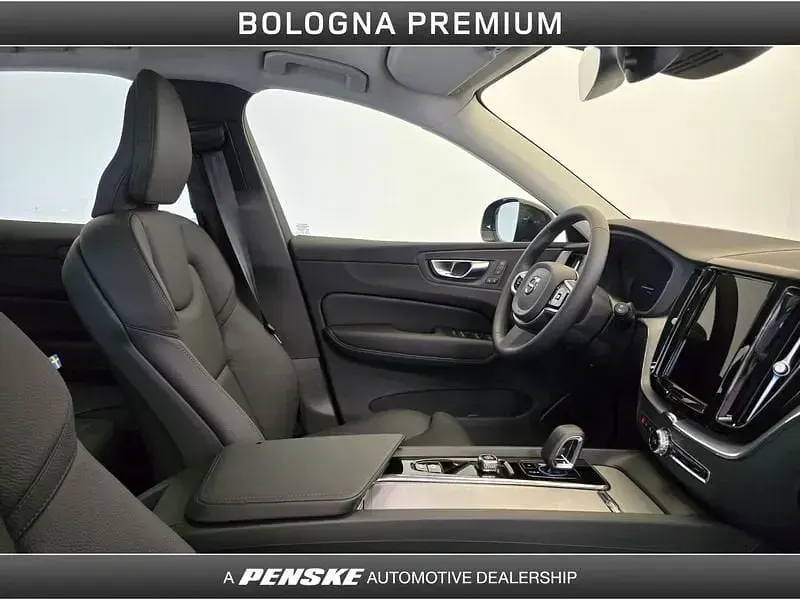 Nuova Volvo XC60 Plus 349 CV (256 kW) 2025 Blu/azzurro SUV
