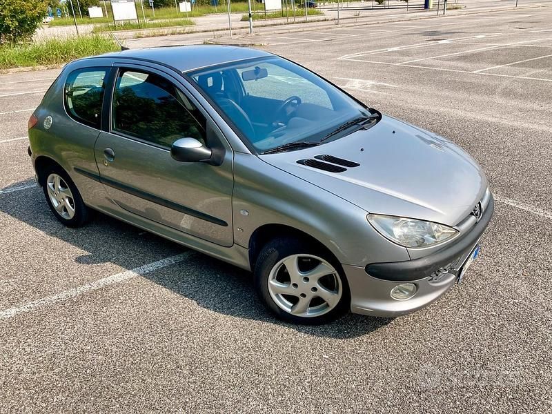 Usata Peugeot 206 90 CV (66 kW) 2001 Utilitaria