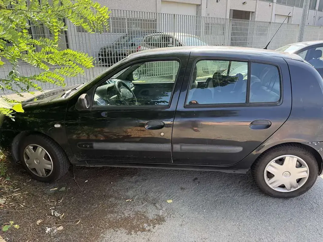Usata Renault Clio II 75 CV (55 kW) 2005 Nero Berlina