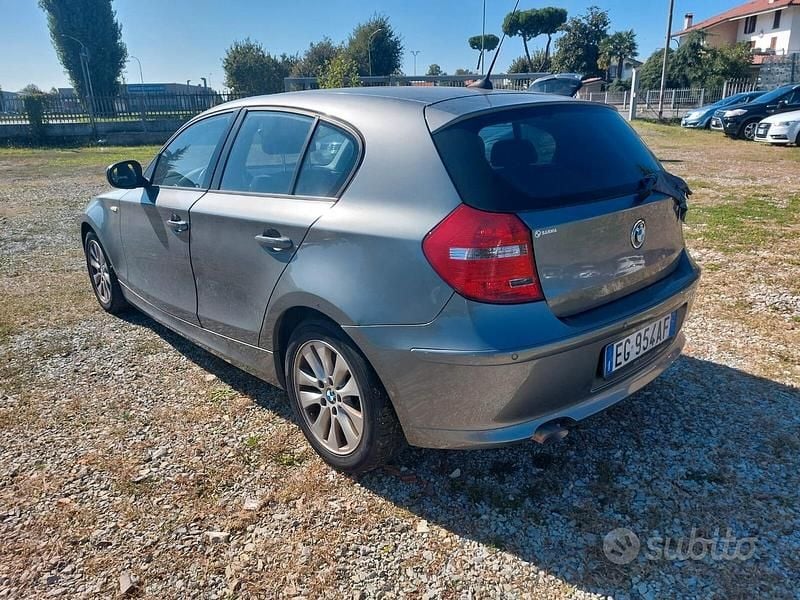 Usata BMW 118 143 CV (105 kW) 2011 Grigio Utilitaria