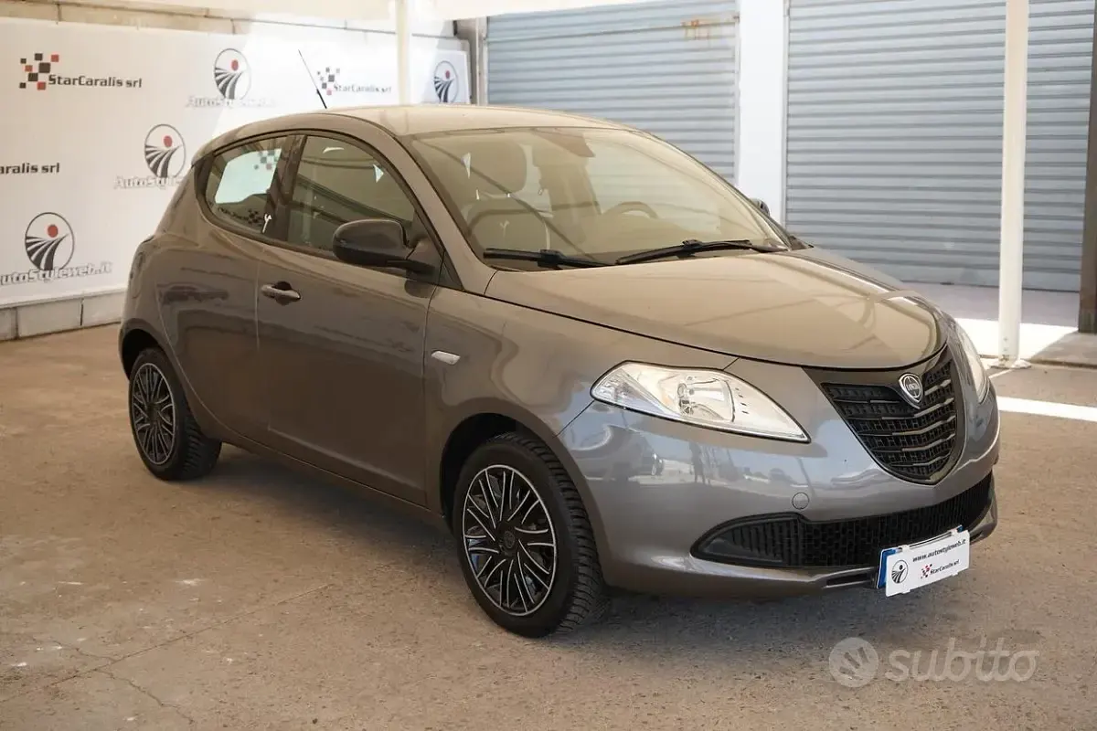 Usata Lancia Ypsilon Gold 69 CV (50 kW) 2015 Marrone Utilitaria