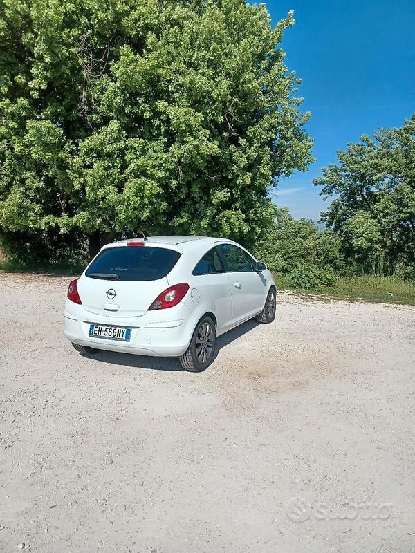 Usata Opel Corsa 85 CV (62 kW) 2011 Bianco Utilitaria