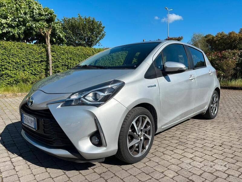 Usata Toyota Yaris Hybrid 73 CV (53 kW) 2019 Grigio Utilitaria