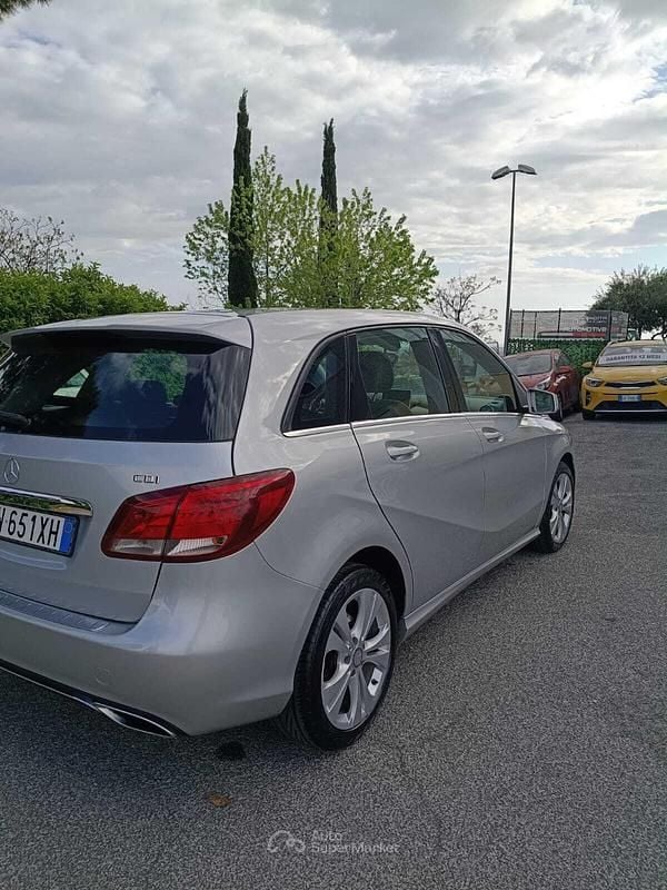 Usata Mercedes B200 136 CV (100 kW) 2015 Argento Monovolume