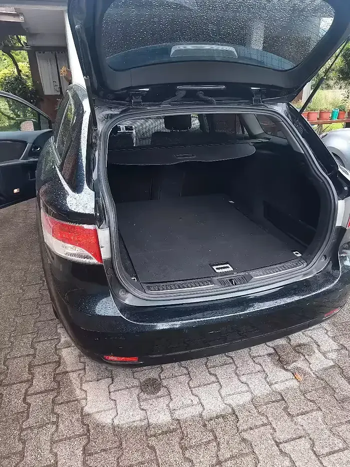Usata Toyota Avensis 126 CV (92 kW) 2010 Nero Station wagon