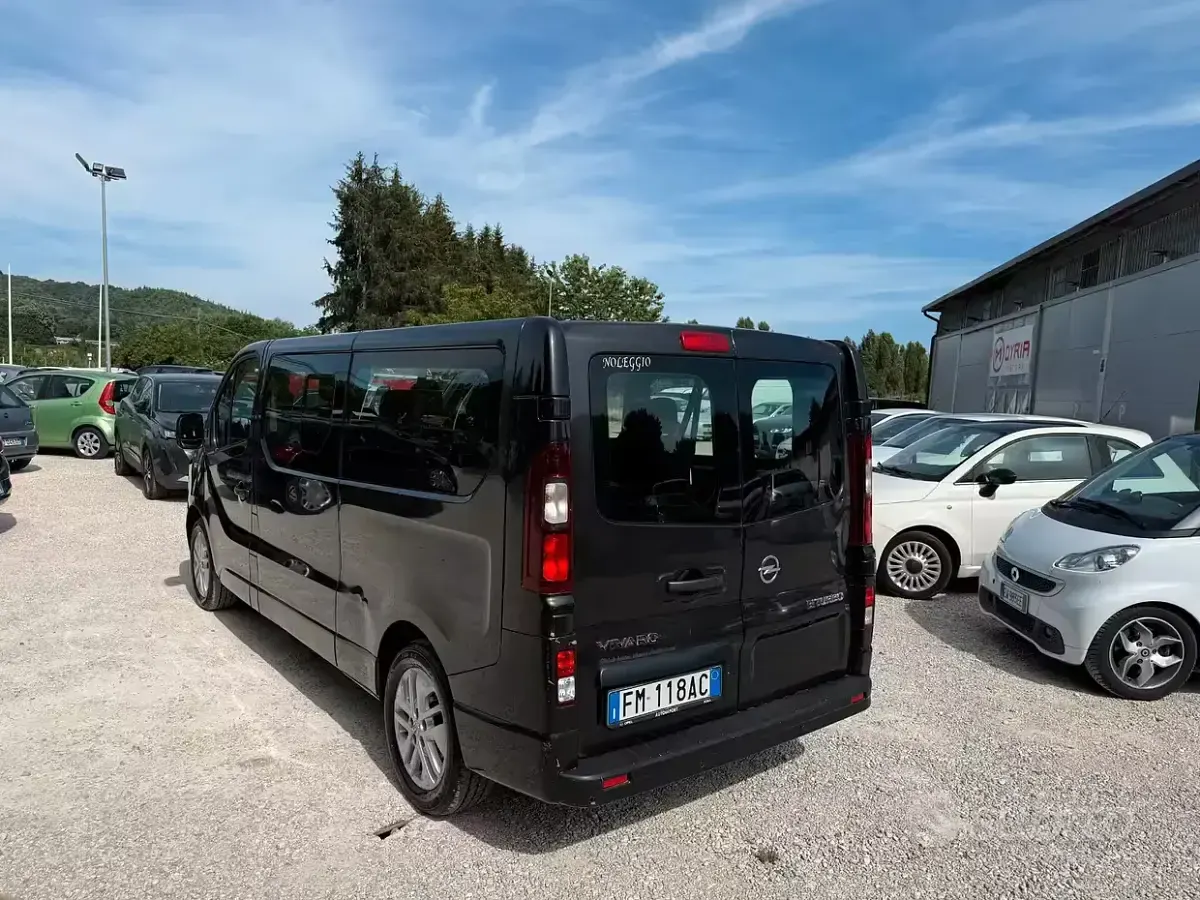 Usata Opel Vivaro S 120 CV (88 kW) 2017 Nero Monovolume