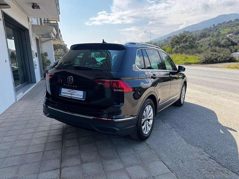 Usata VW Tiguan Life 122 CV (89 kW) 2022 Deep black perlato SUV