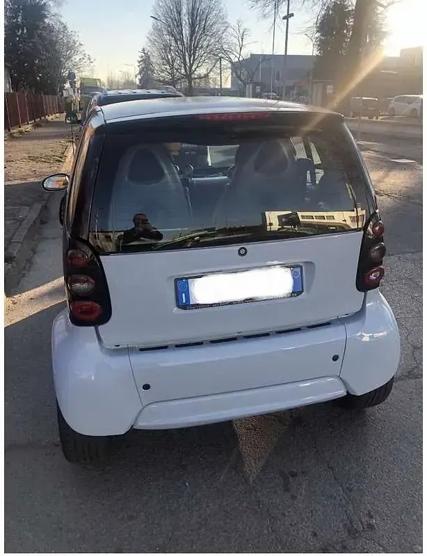 Usata Smart ForTwo Coupé 61 CV (44 kW) 2004 Bianco Coupé