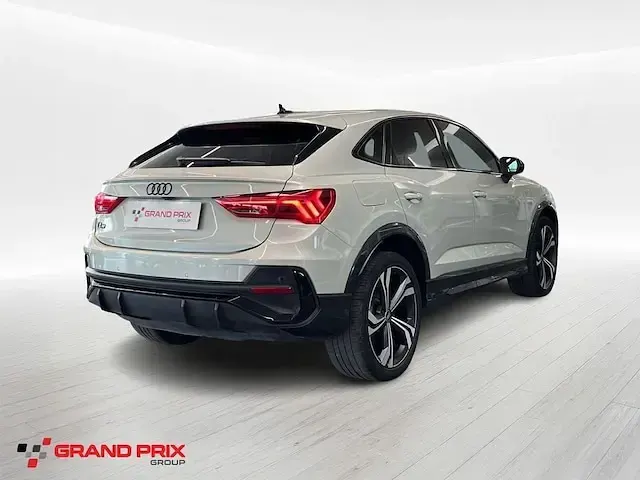 Usata Audi Q3 Sportback Comfort 150 CV (110 kW) 2024 Argento rugiada metallizzato SUV