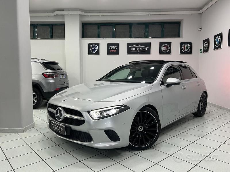Grigio Usata 2021 Mercedes A180 Tre volumi | 23.990 € (Buon prezzo) - Immagine 1/4