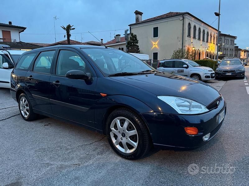 Usata Ford Focus Trend 89 CV (65 kW) 1999 Blu Station wagon