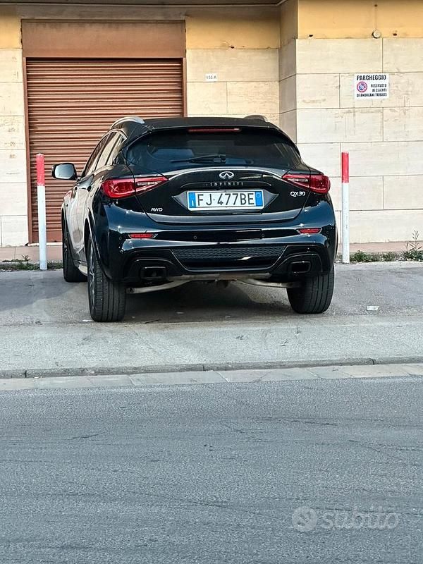 Usata Infiniti QX30 170 CV (125 kW) 2017 Nero Berlina
