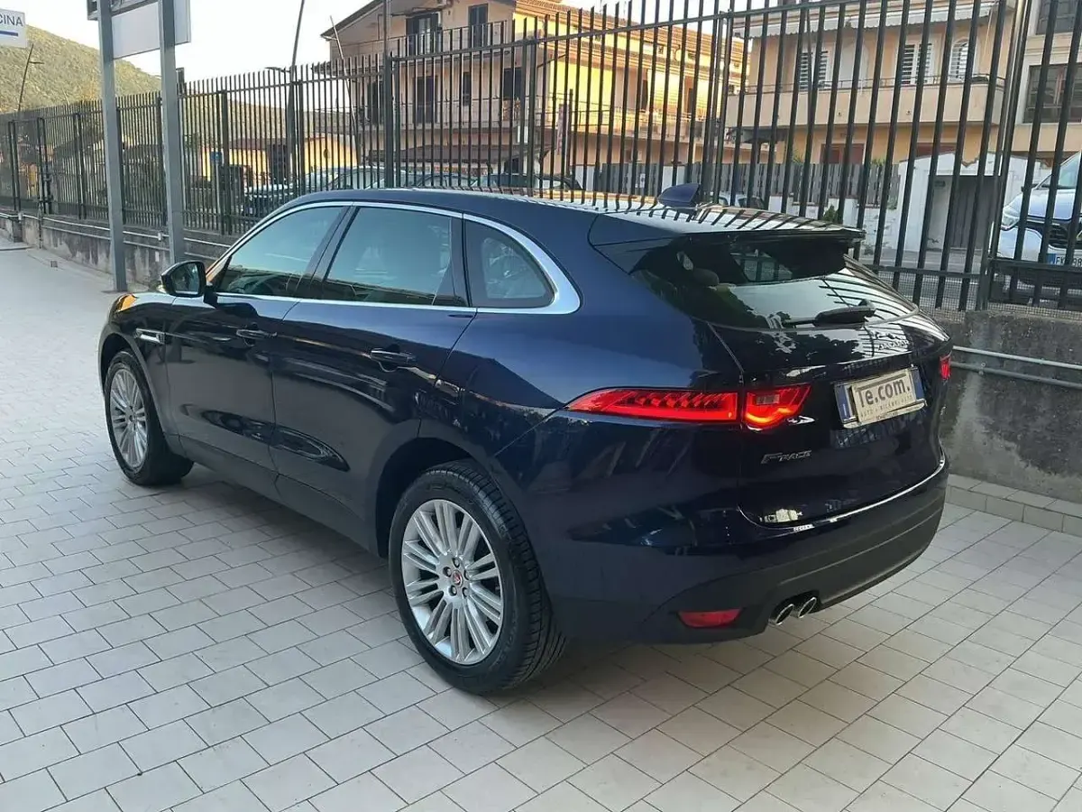 Usata Jaguar F-Pace Prestige 179 CV (131 kW) 2017 Blu metallizzato SUV