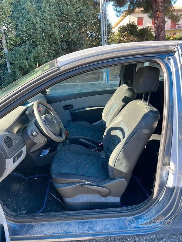 Usata Renault Clio II 70 CV (51 kW) 2007 Grigio Utilitaria