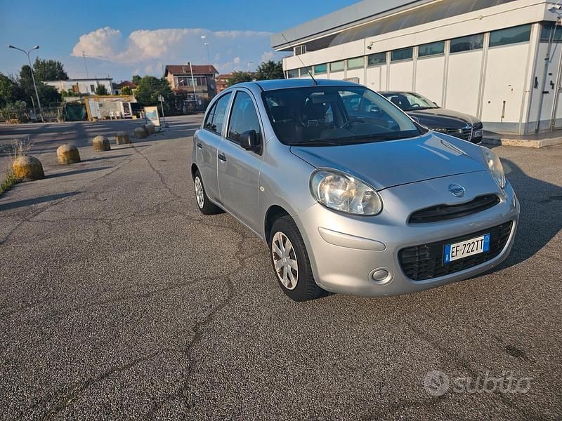 Usata Nissan Micra Tekna 80 CV (58 kW) 2011 Argento Utilitaria