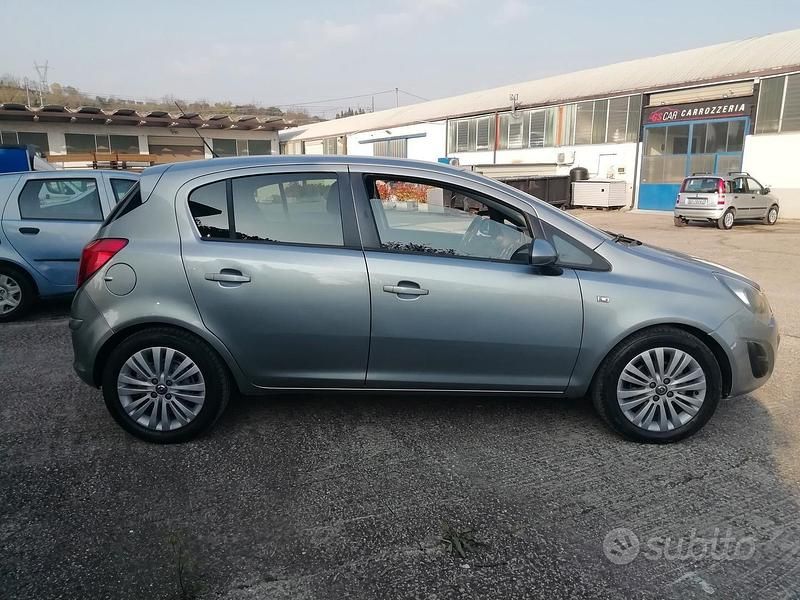 Usata Opel Corsa 85 CV (62 kW) 2014 Marrone Utilitaria