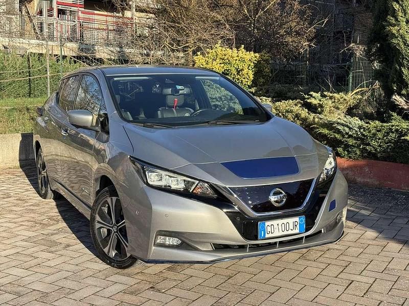 Usata Nissan Leaf Tekna 89 kW (122 CV) 2020 Grigio Utilitaria