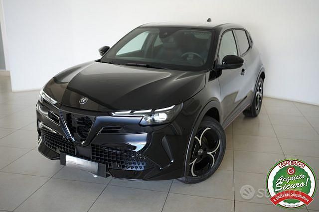 Nuova Alfa Romeo Junior Edizione Speciale 145 CV (106 kW) 2025 Nero SUV