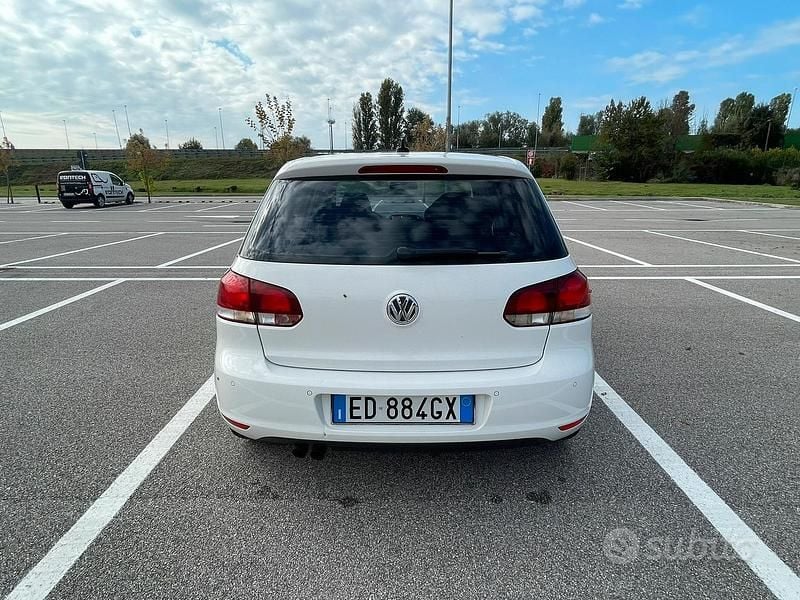 Usata VW Golf VI Highline 140 CV (102 kW) 2010 Bianco Utilitaria