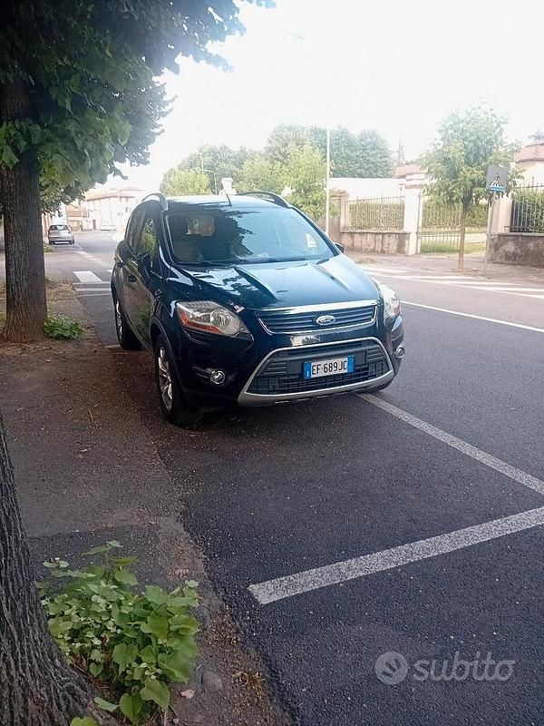 Usata Ford Kuga 140 CV (102 kW) 2010 Nero SUV