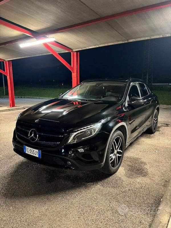 Usata Mercedes GLA200 136 CV (100 kW) 2016 Nero SUV