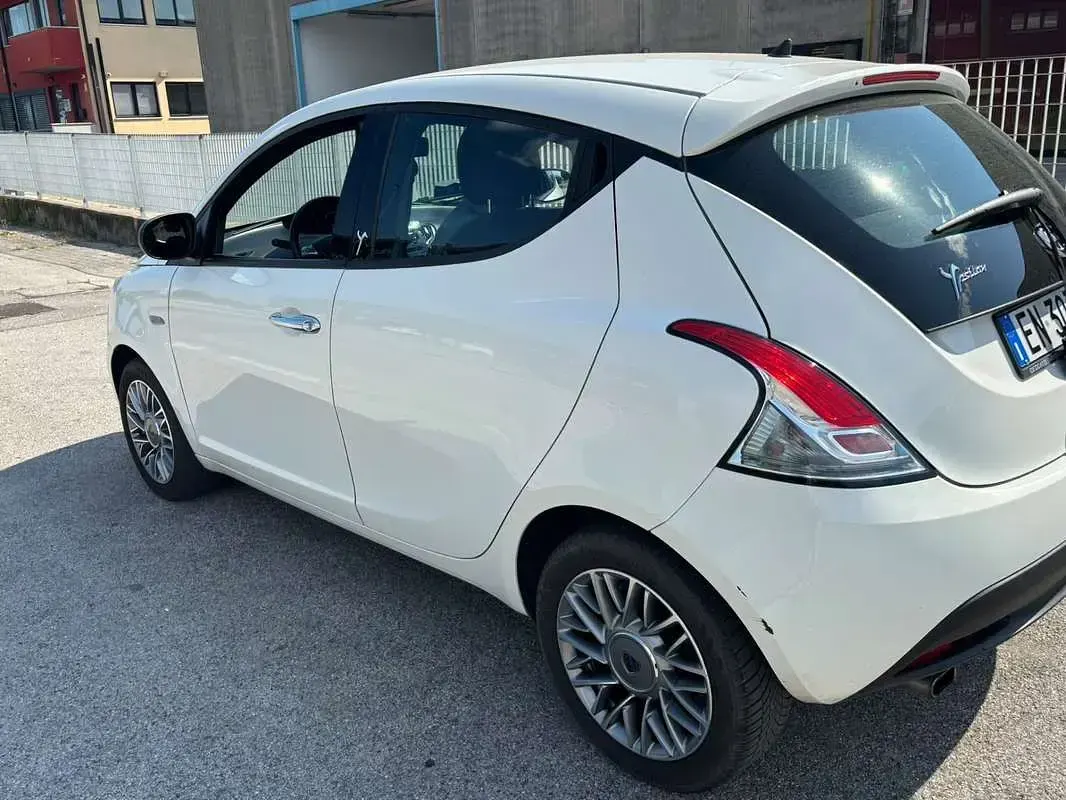 Usata Lancia Ypsilon 60 CV (44 kW) 2012 Utilitaria