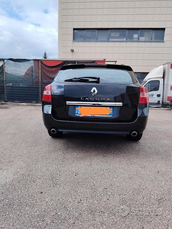 Usata Renault Laguna III 150 CV (110 kW) 2010 Nero Station wagon