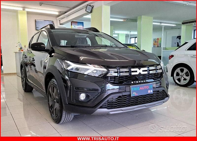 Bianco Nuova 2025 Dacia Sandero Expression Due volumi | 17.300 € (Buon prezzo) - Immagine 1/4