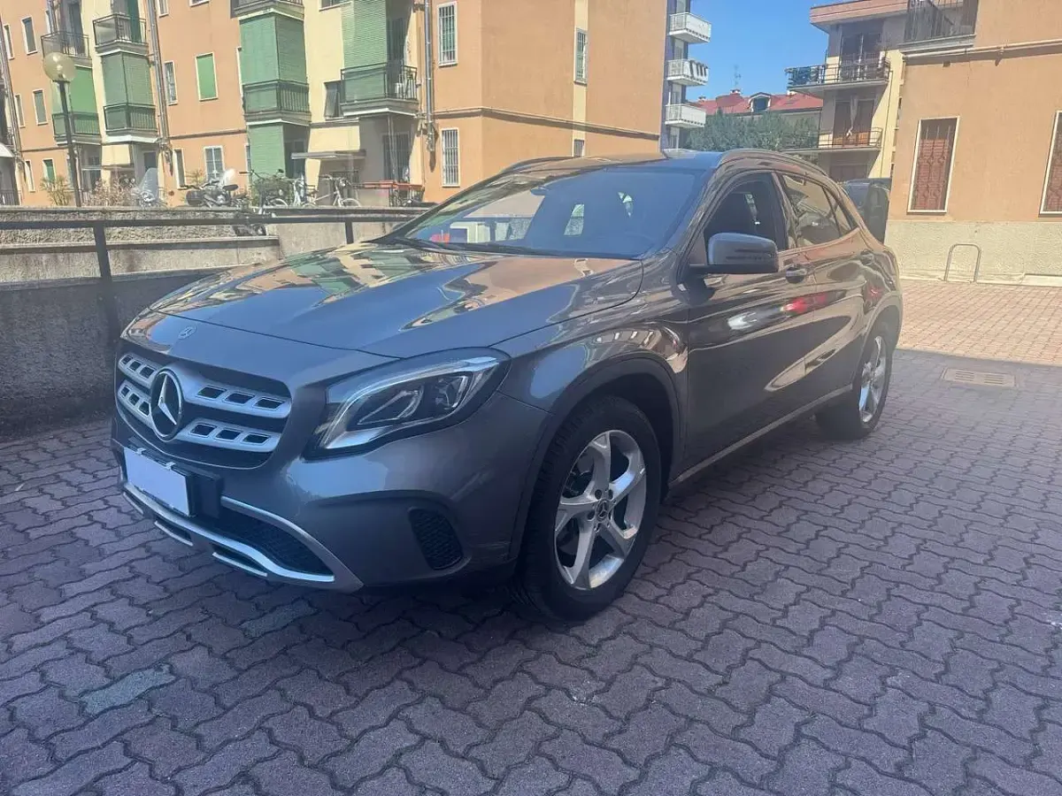 Usata Mercedes GLA250 211 CV (155 kW) 2018 Grigio SUV