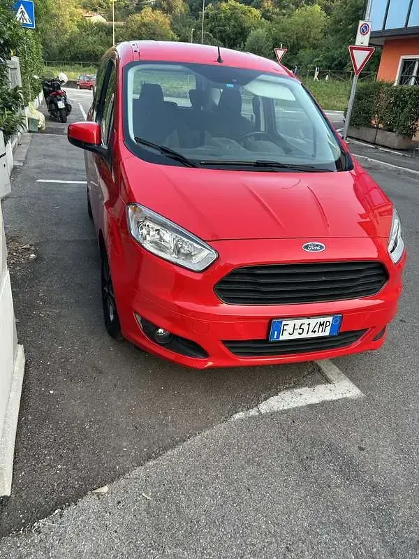 Usata Ford Courier 75 CV (55 kW) 2017 Rosso Monovolume