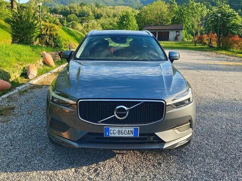 Usado Volvo XC60 Momentum 197 CV (144 kW) 2021 Plateado SUV