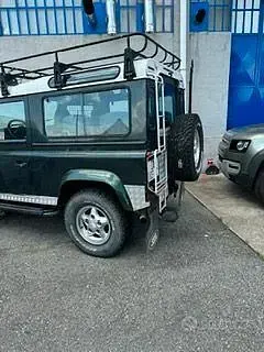 Usata Land Rover Defender 68 CV (50 kW) 2000 Verde SUV